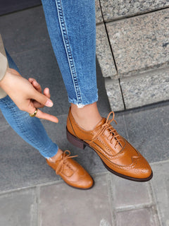 Retro British Contrasting Color Brogue High-cut Lace-up Shoes - TikTopia